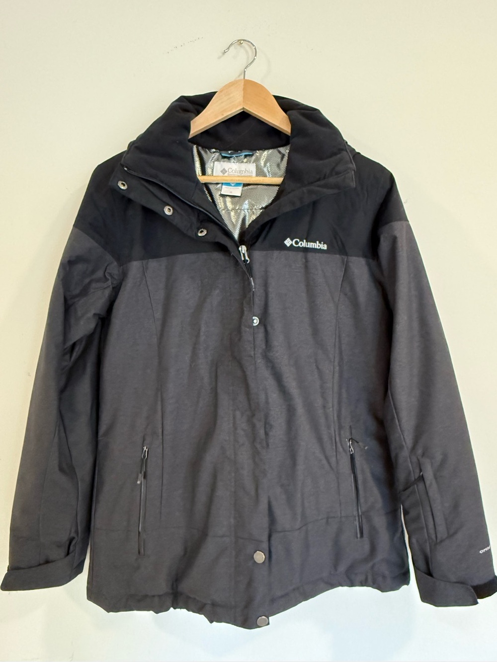 Columbia Woman’s Black & Gray Waterproof Hooded Ski Jacket